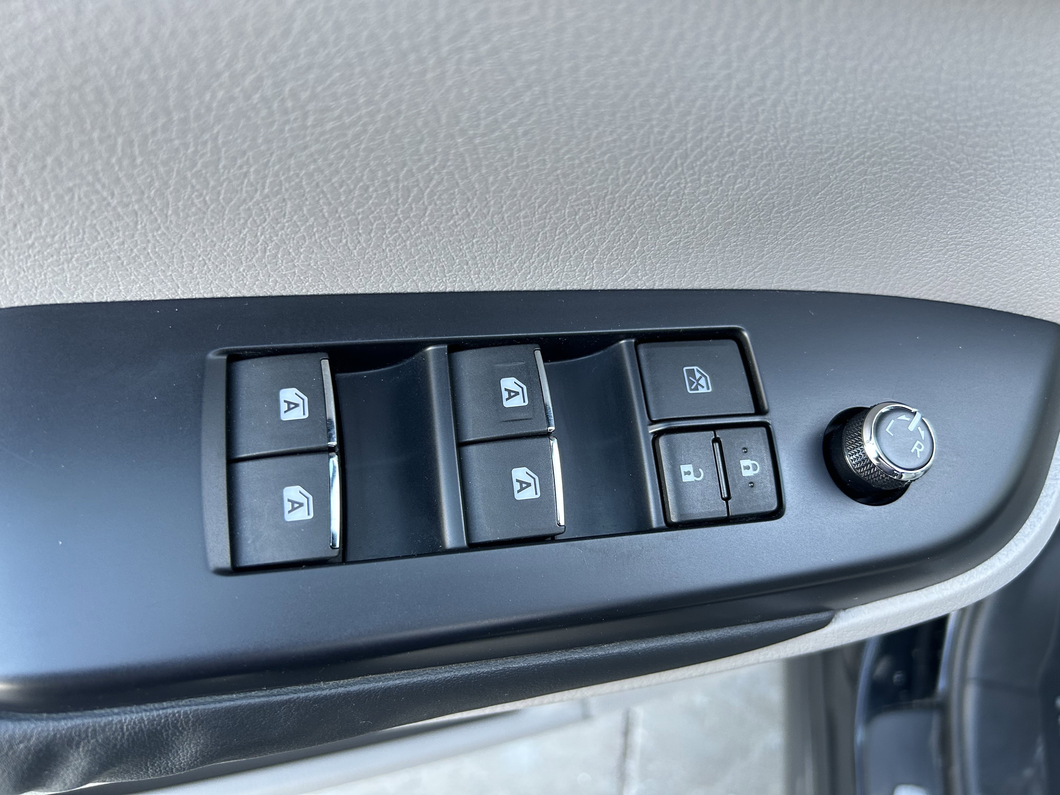 Used 2015 Toyota Highlander Limited image 13