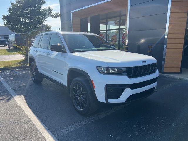 New 2026 Jeep Grand Cherokee Altitude RWD image 1