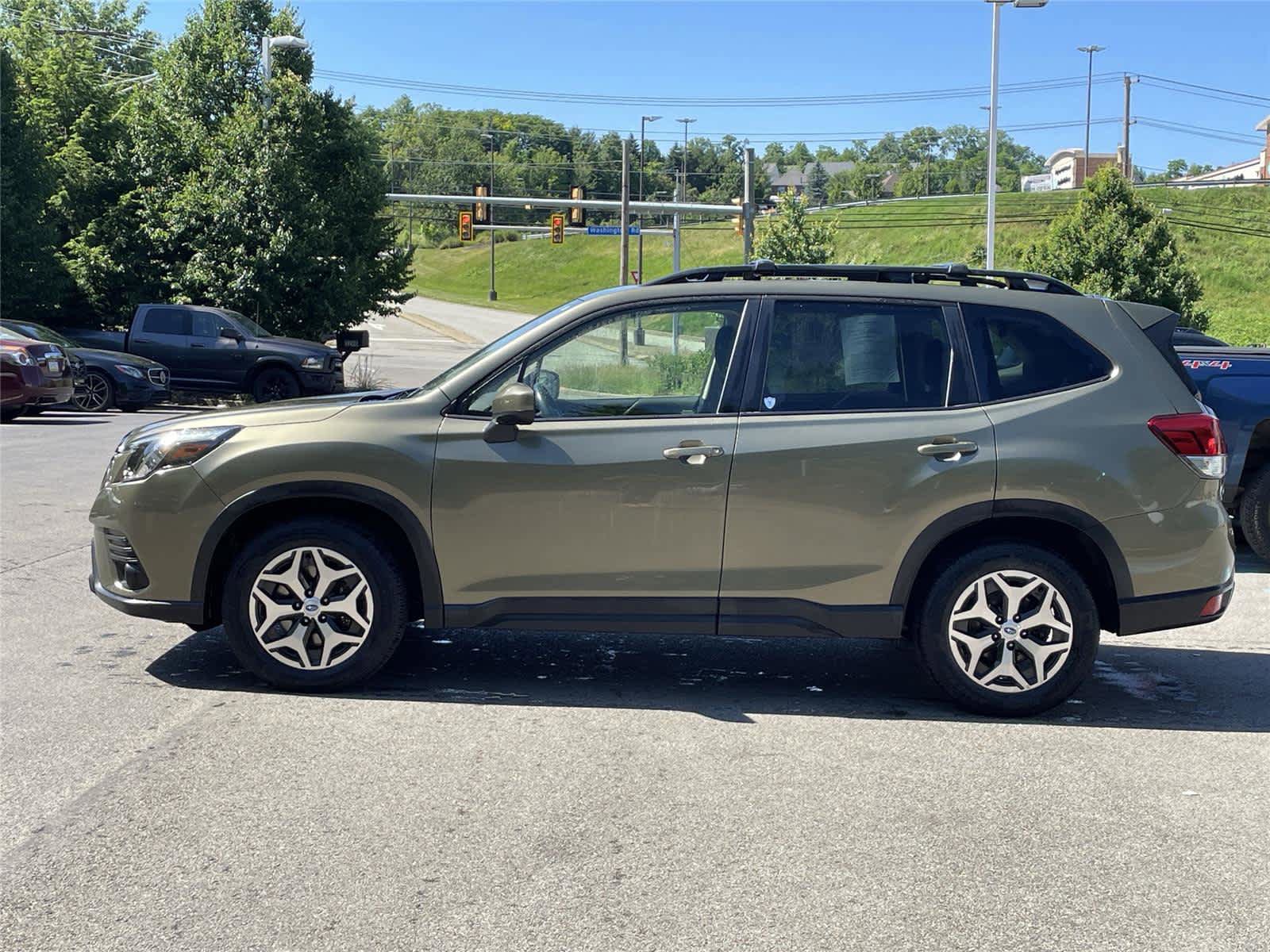 Certified 2023 Subaru Forester Premium AWD/4WD image 2