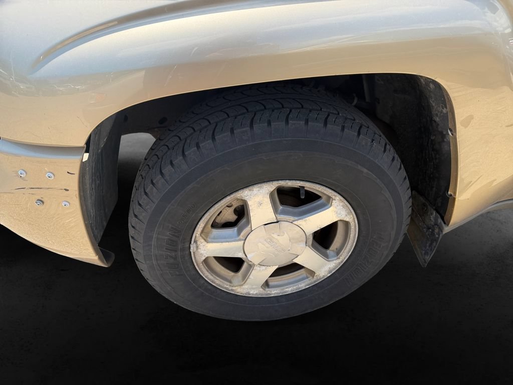 Used 2004 Chevrolet TrailBlazer LS w/ LS Preferred Equipment Group AWD/4WD image 12