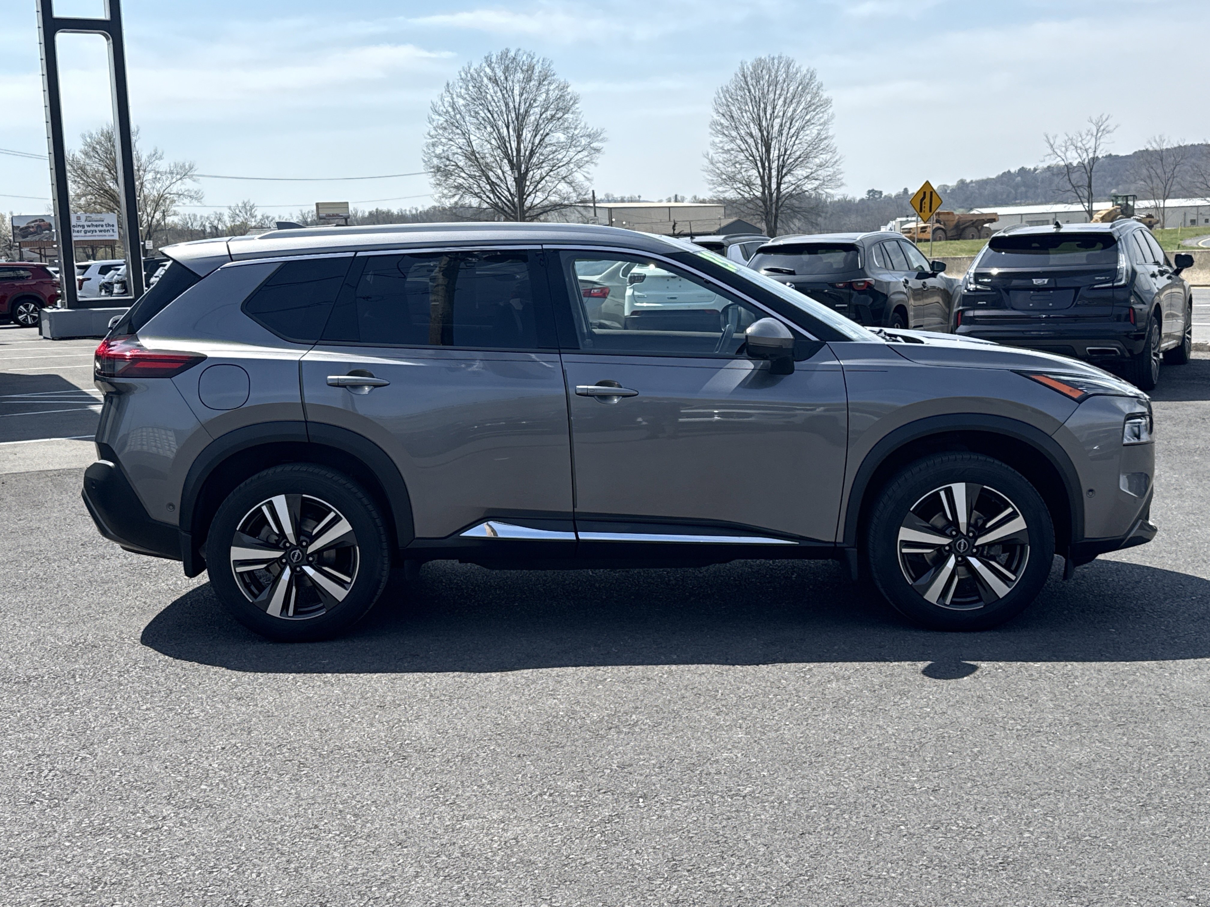 Used 2023 Nissan Rogue SL w/ SL Premium Package AWD/4WD image 2