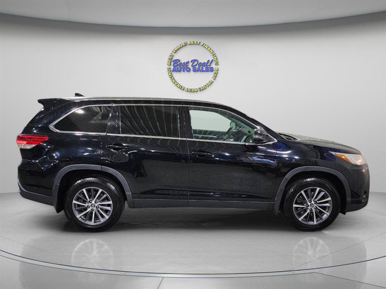 Used 2019 Toyota Highlander XLE AWD/4WD image 7