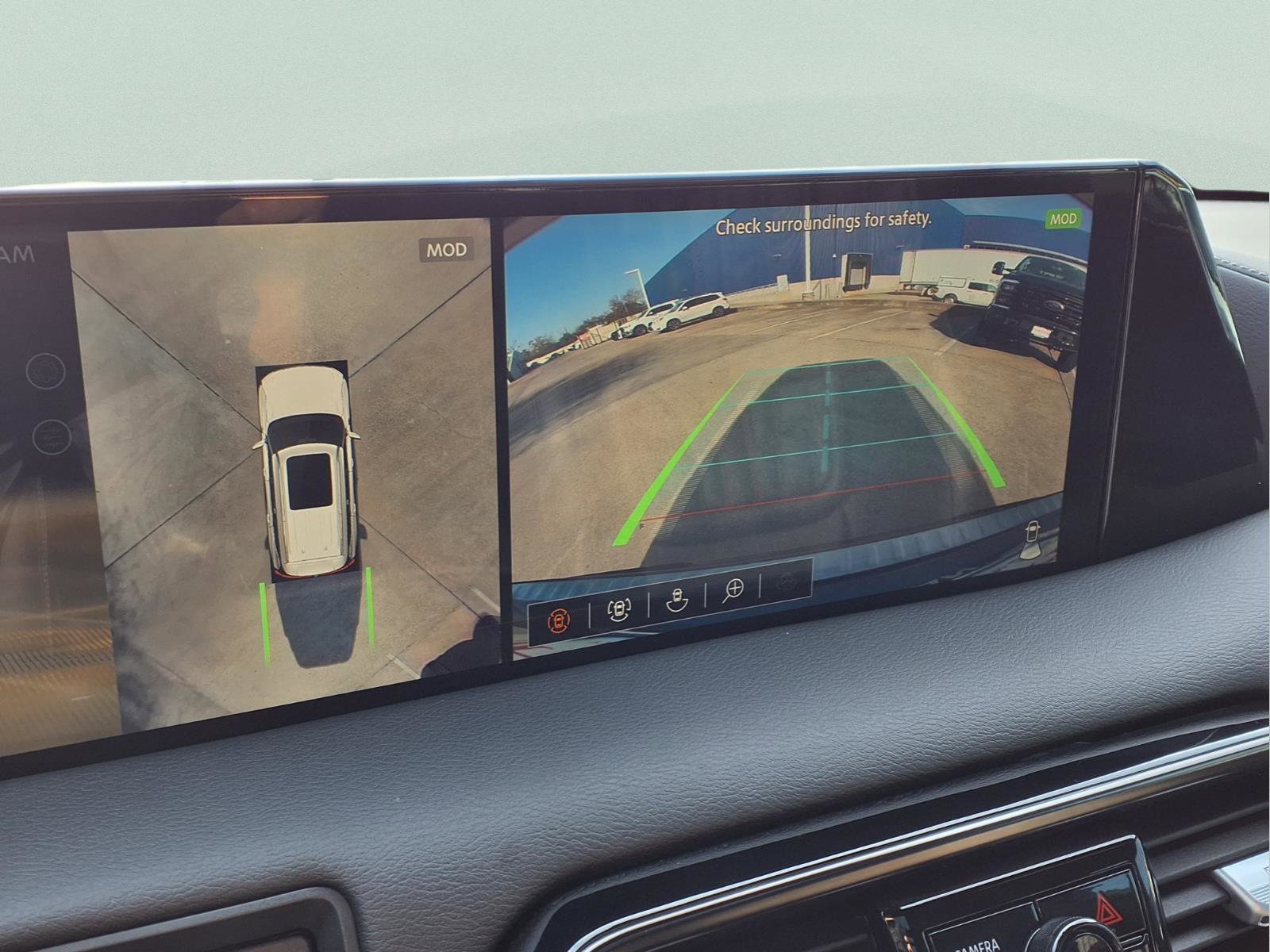 Used 2025 Nissan Armada PRO-4X w/ Pro-4X Premium Package image 18