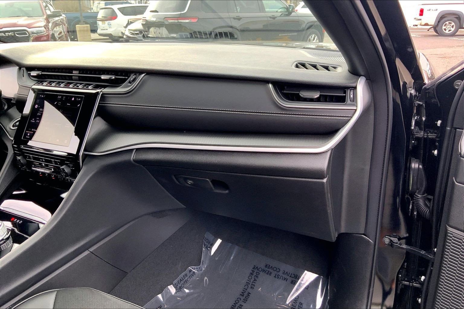 Certified 2025 Jeep Grand Cherokee Altitude image 17