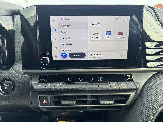 Used 2025 Toyota Camry SE image 9