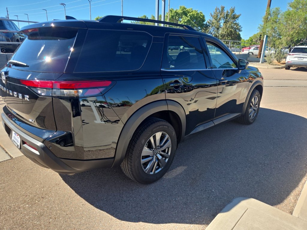 Used 2024 Nissan Pathfinder SV FWD image 5