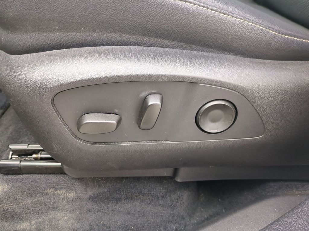 Used 2024 Chevrolet Traverse LT w/ Enhanced Driving Package image 13