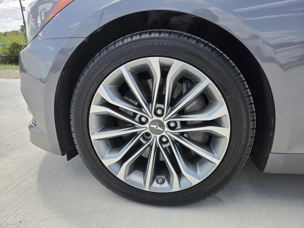 Used 2016 Hyundai Genesis 3.8 RWD image 10