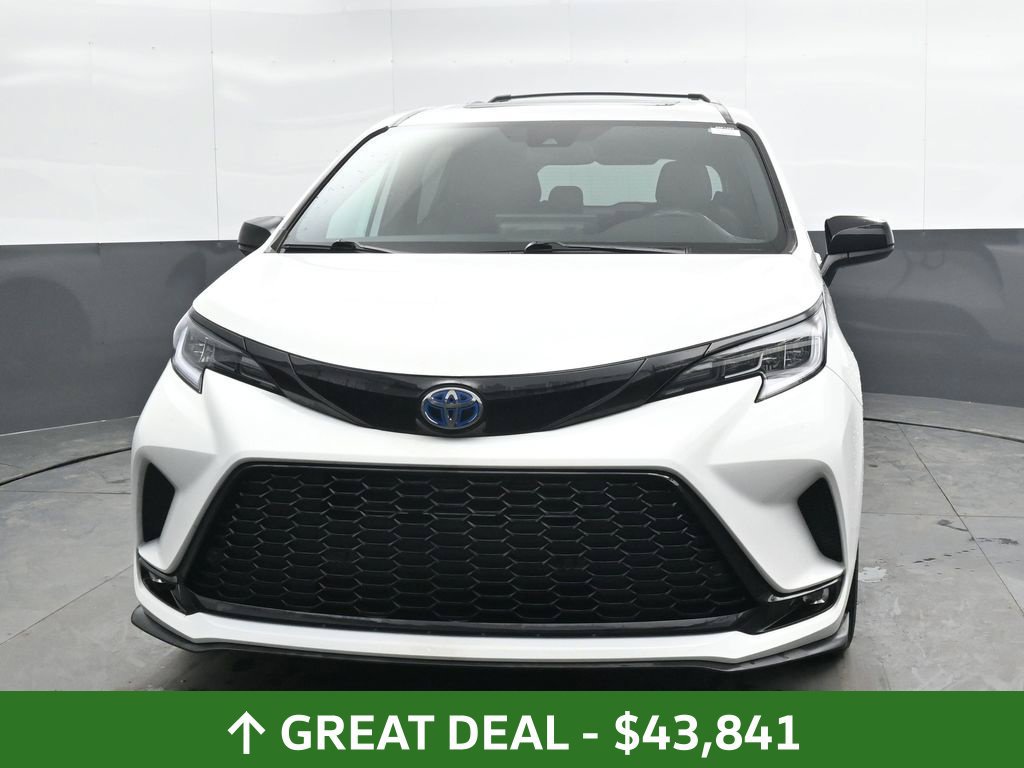 Used 2025 Toyota Sienna XSE AWD/4WD image 11