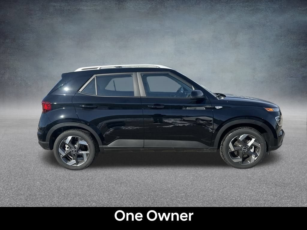 Used 2026 Hyundai Venue SEL FWD image 7