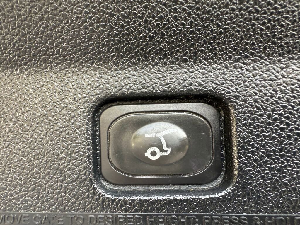 Used 2017 Ford Explorer Platinum image 39