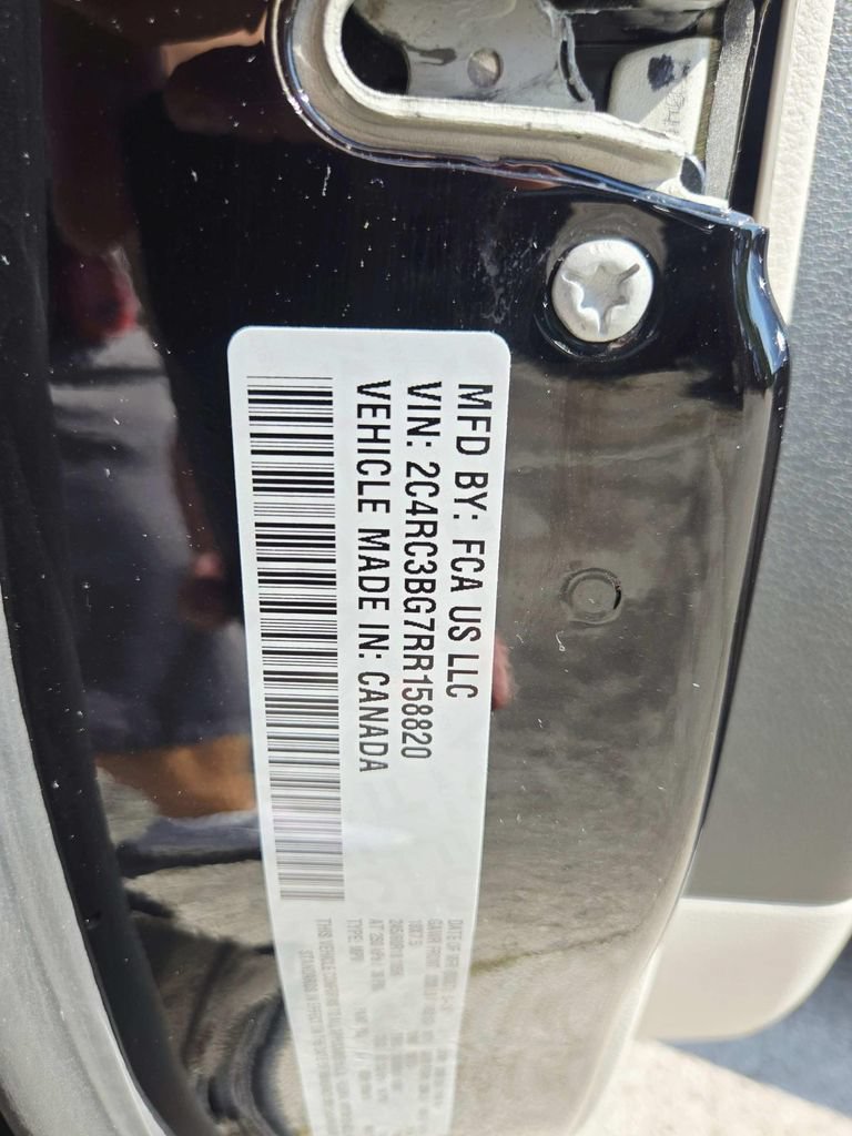 Certified 2024 Chrysler Pacifica Touring-L AWD/4WD image 39