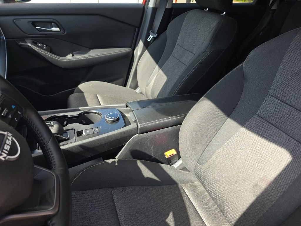 Used 2025 Nissan Rogue SV image 13