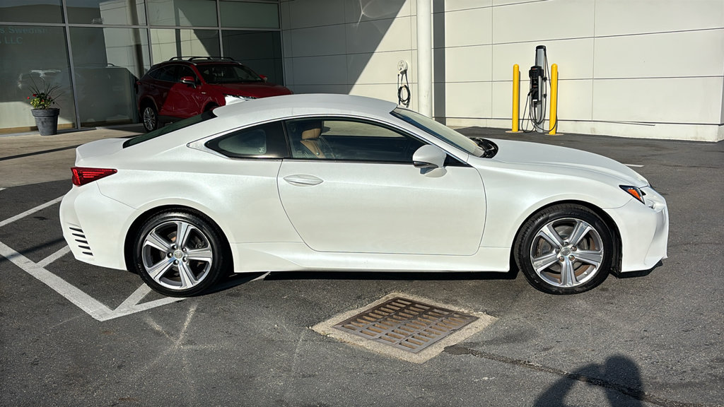 Used 2016 Lexus RC 200t w/ Premium Package RWD image 24