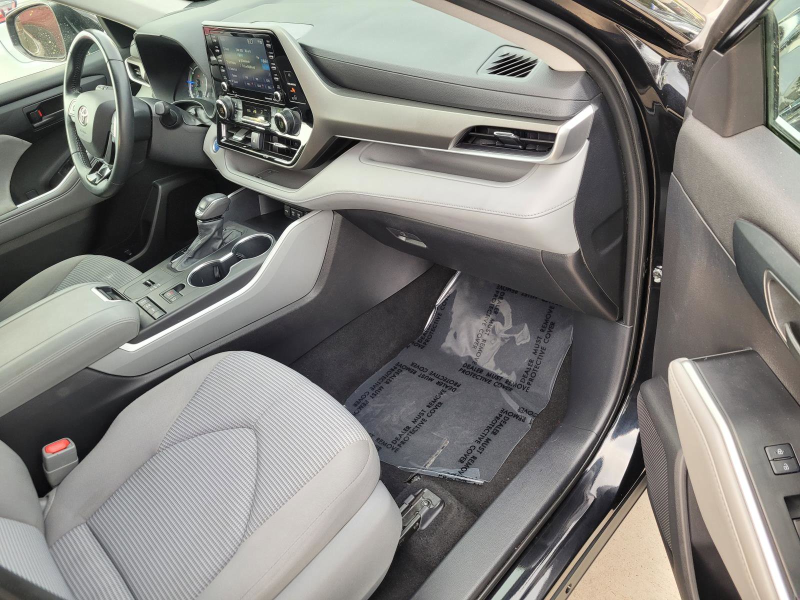 Used 2021 Toyota Highlander LE AWD/4WD image 24