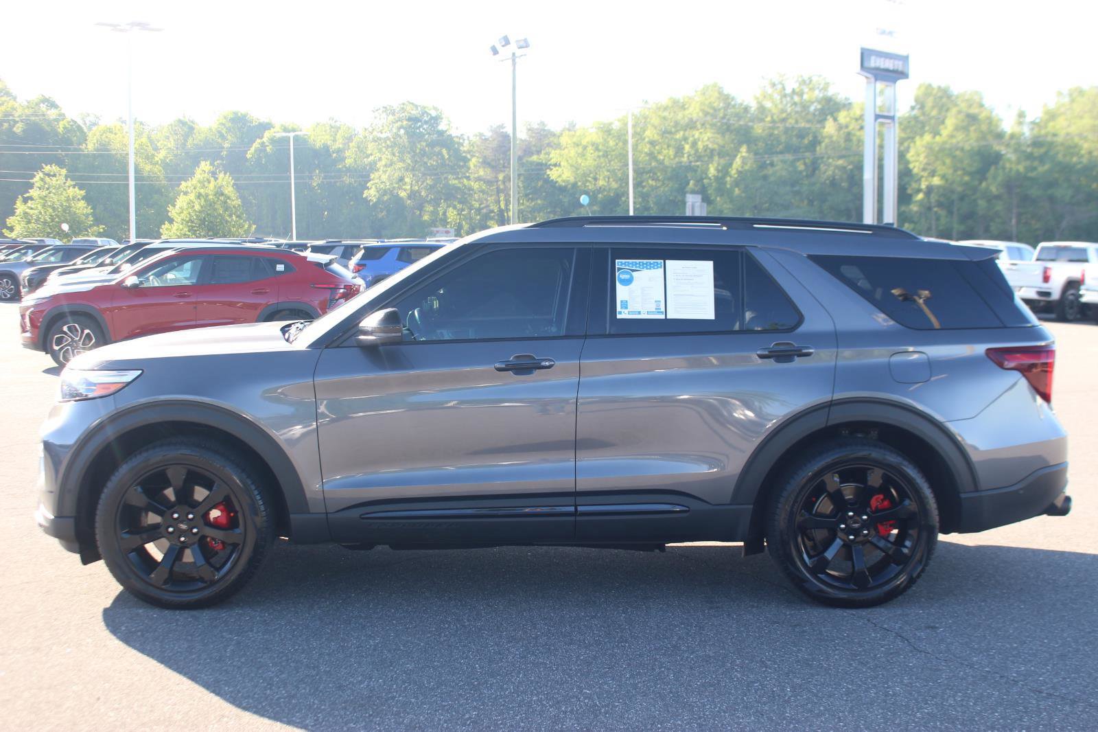 Used 2022 Ford Explorer ST w/ Equipment Group 401A image 4