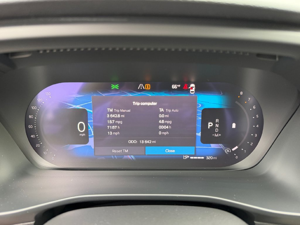 Certified 2024 Volvo XC40 B5 Plus w/ Climate Package AWD/4WD image 26
