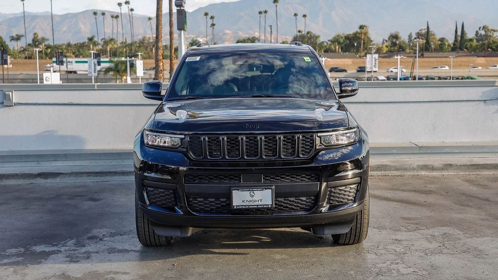 New 2025 Jeep Grand Cherokee L Altitude image 3