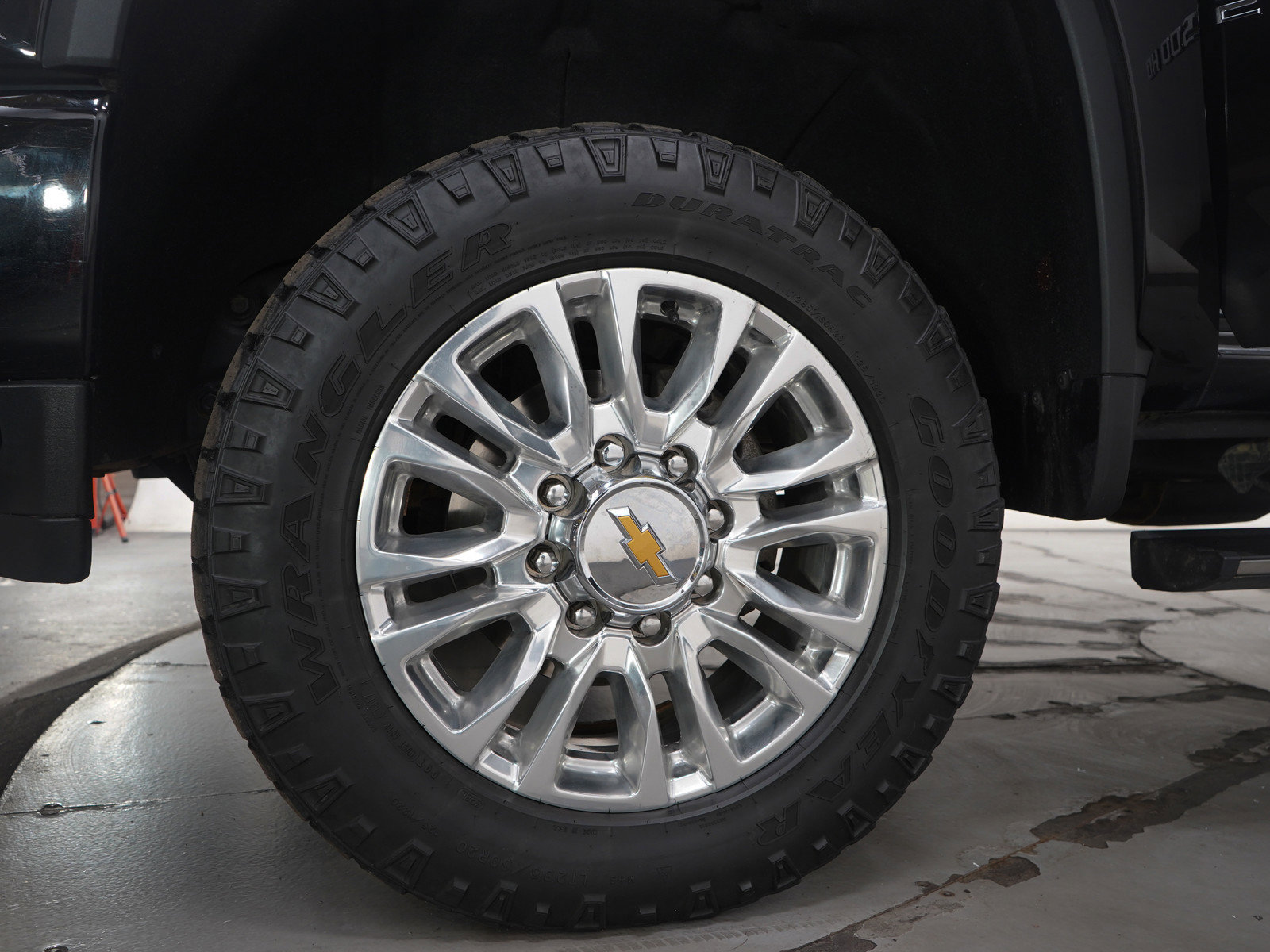 Used 2021 Chevrolet Silverado 2500 High Country w/ Safety Package II image 31