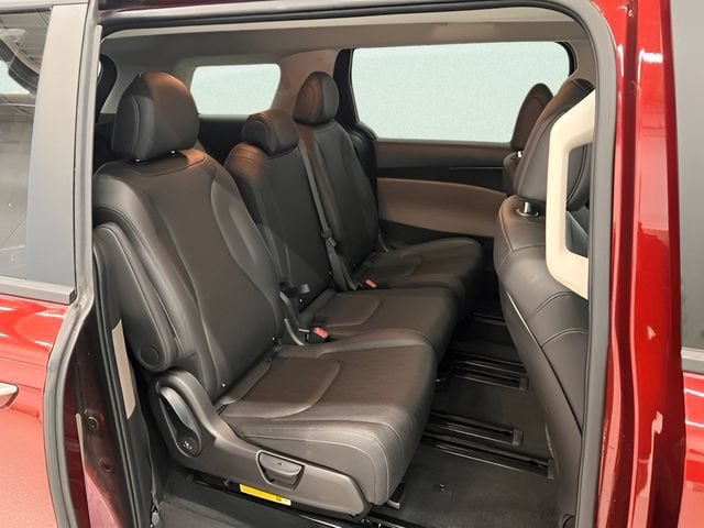 Used 2026 Kia Carnival FWD image 9