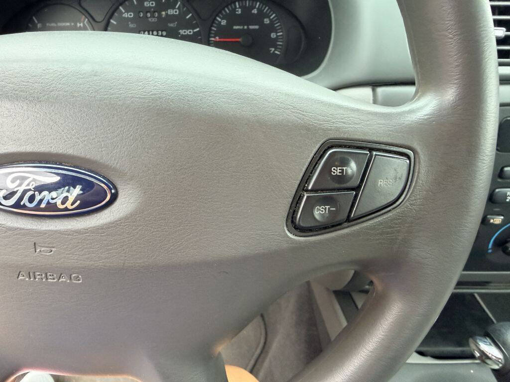 Used 2003 Ford Taurus SE FWD image 14