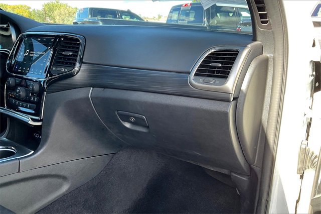 Certified 2022 Jeep Grand Cherokee Laredo X image 16