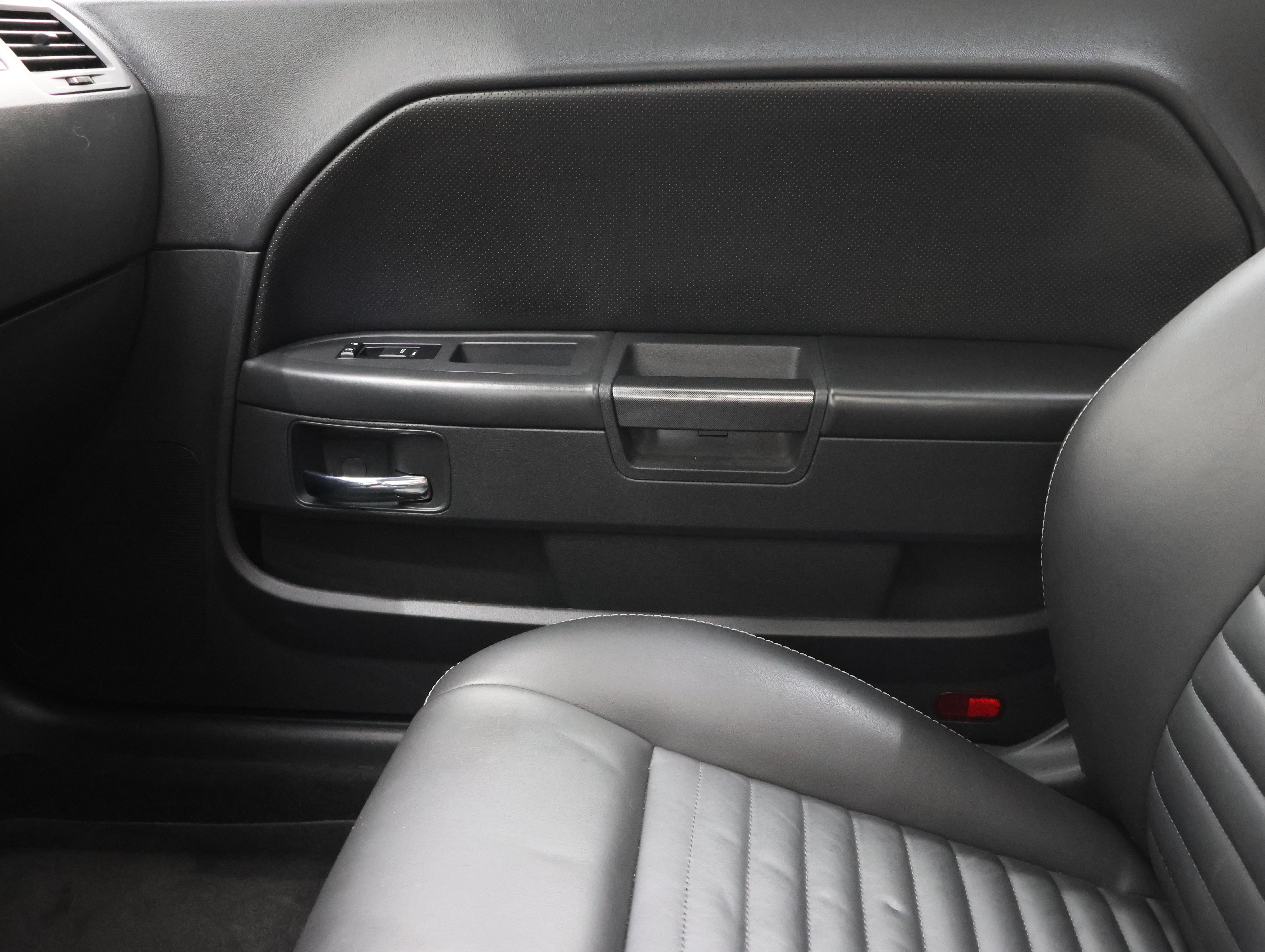 Used 2010 Dodge Challenger R/T RWD image 10