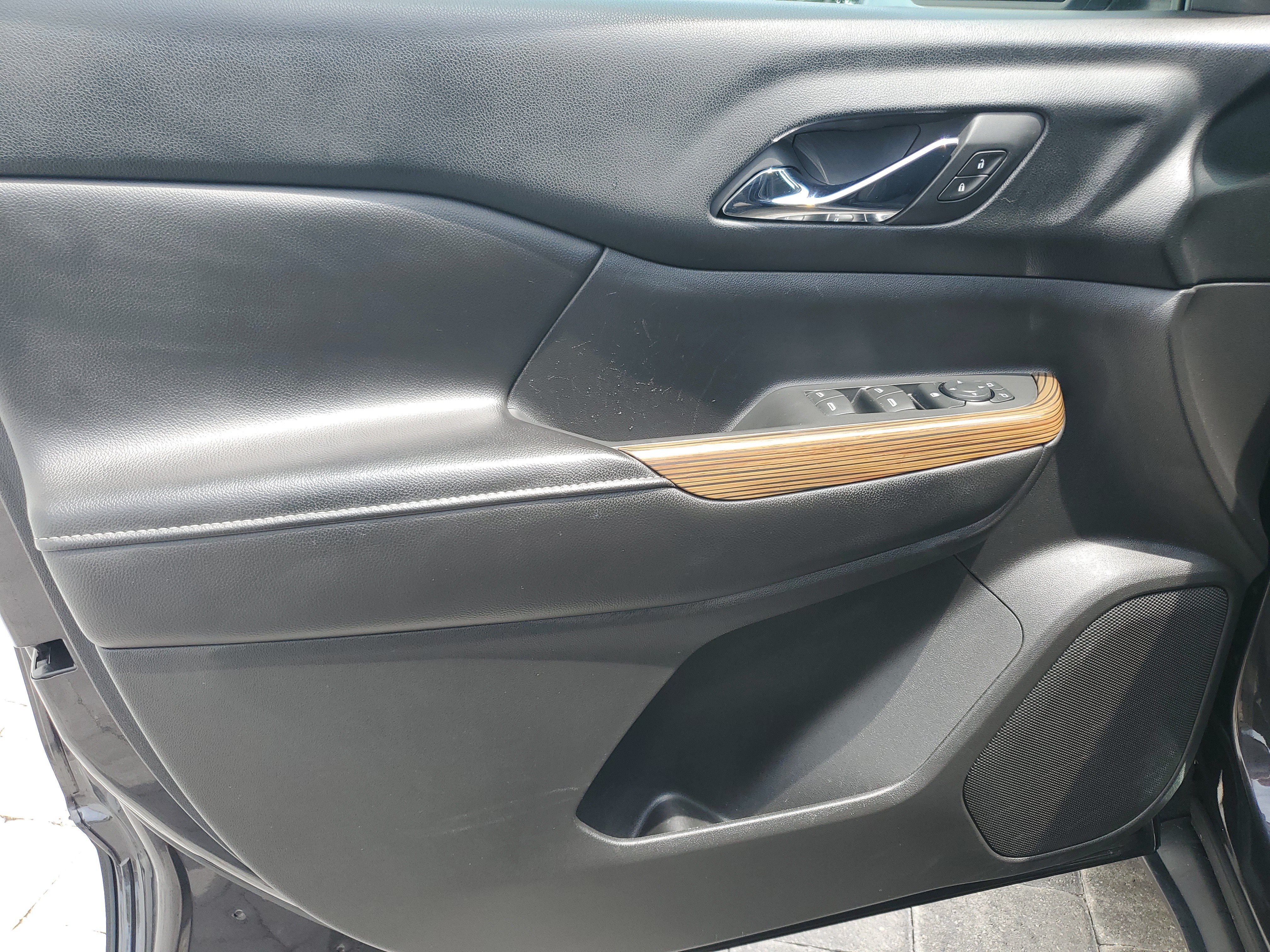Used 2018 GMC Acadia SLE w/ LPO, Cargo Package FWD image 18