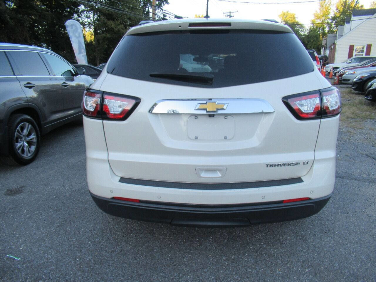 Used 2015 Chevrolet Traverse LT image 8