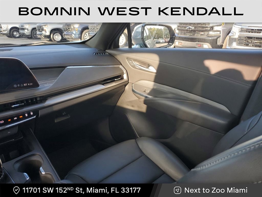 Used 2025 Cadillac XT4 Premium Luxury image 15
