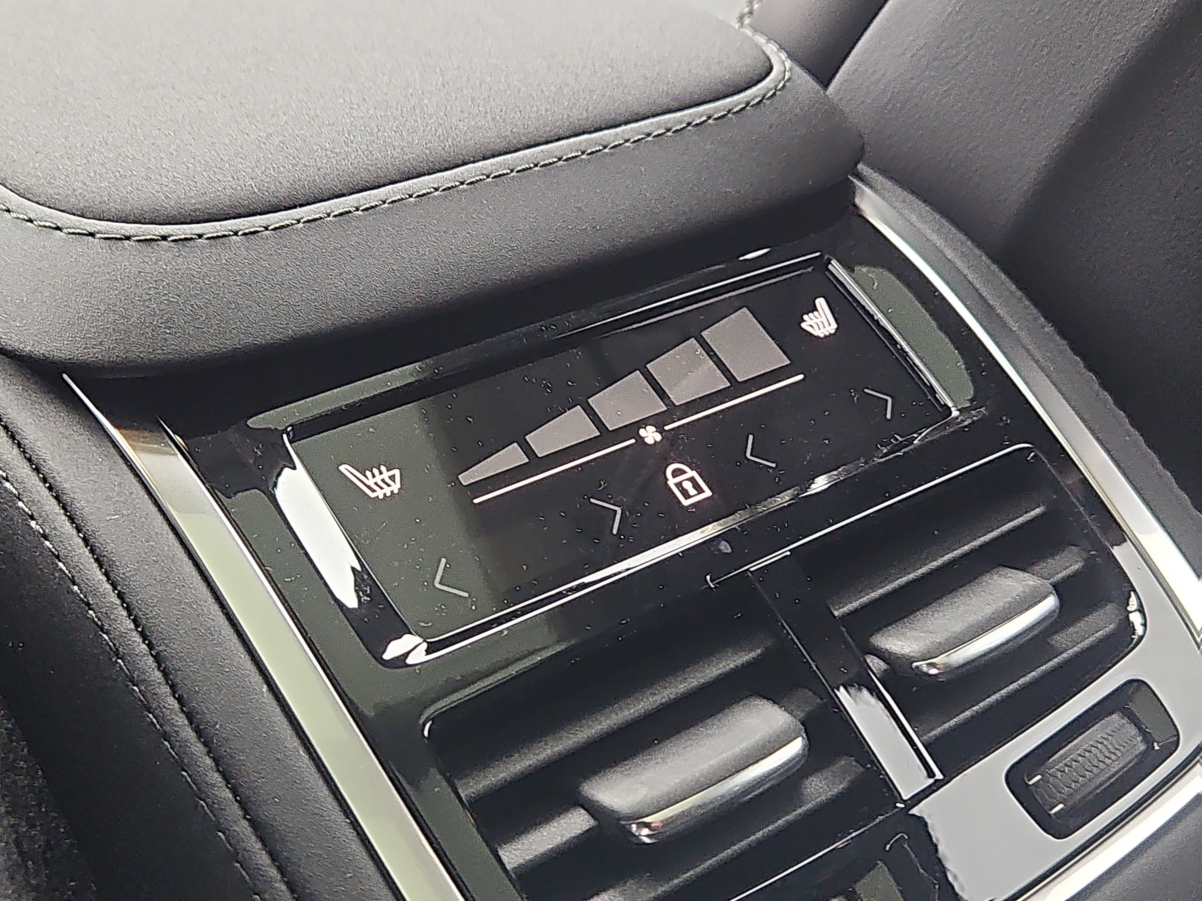 New 2026 Volvo XC90 B6 Ultra w/ Protection Package image 12