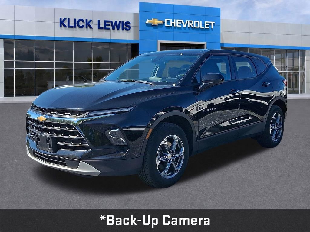 Used 2025 Chevrolet Blazer LT FWD image 3