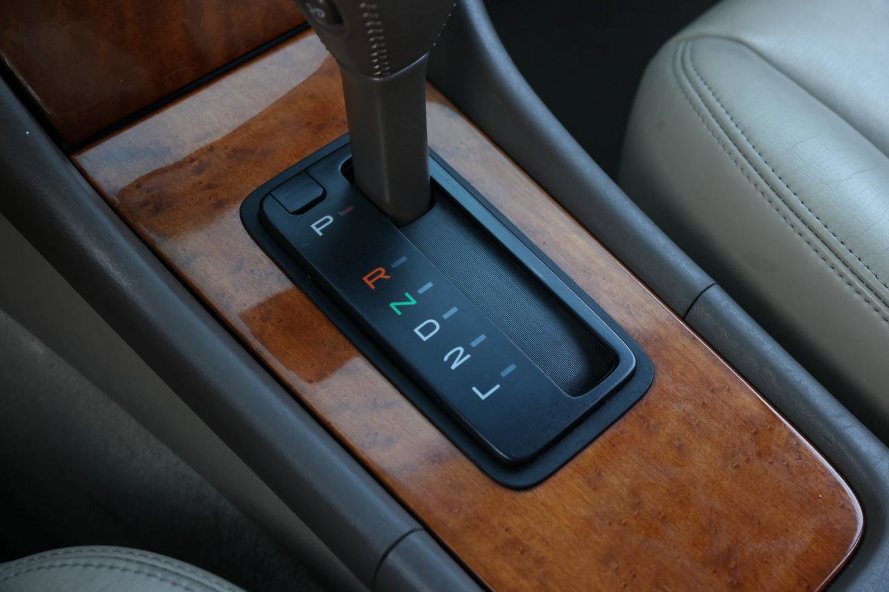 Used 2000 Lexus ES 330 image 32