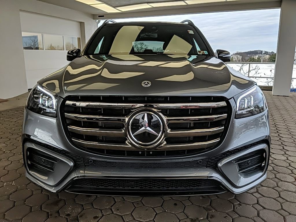 Used 2025 Mercedes-Benz GLS 450 4MATIC image 2