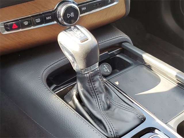 Used 2021 Volvo XC90 T6 Momentum w/ Advanced Package image 20