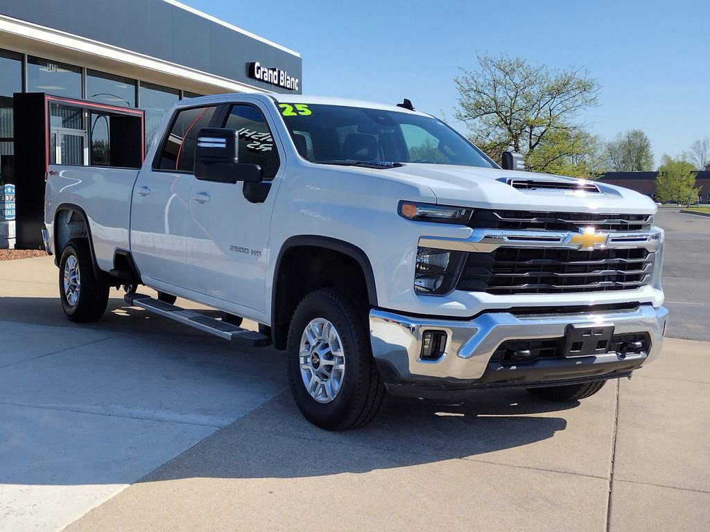 Used 2025 Chevrolet Silverado 2500 LT w/ Convenience Package AWD/4WD image 12