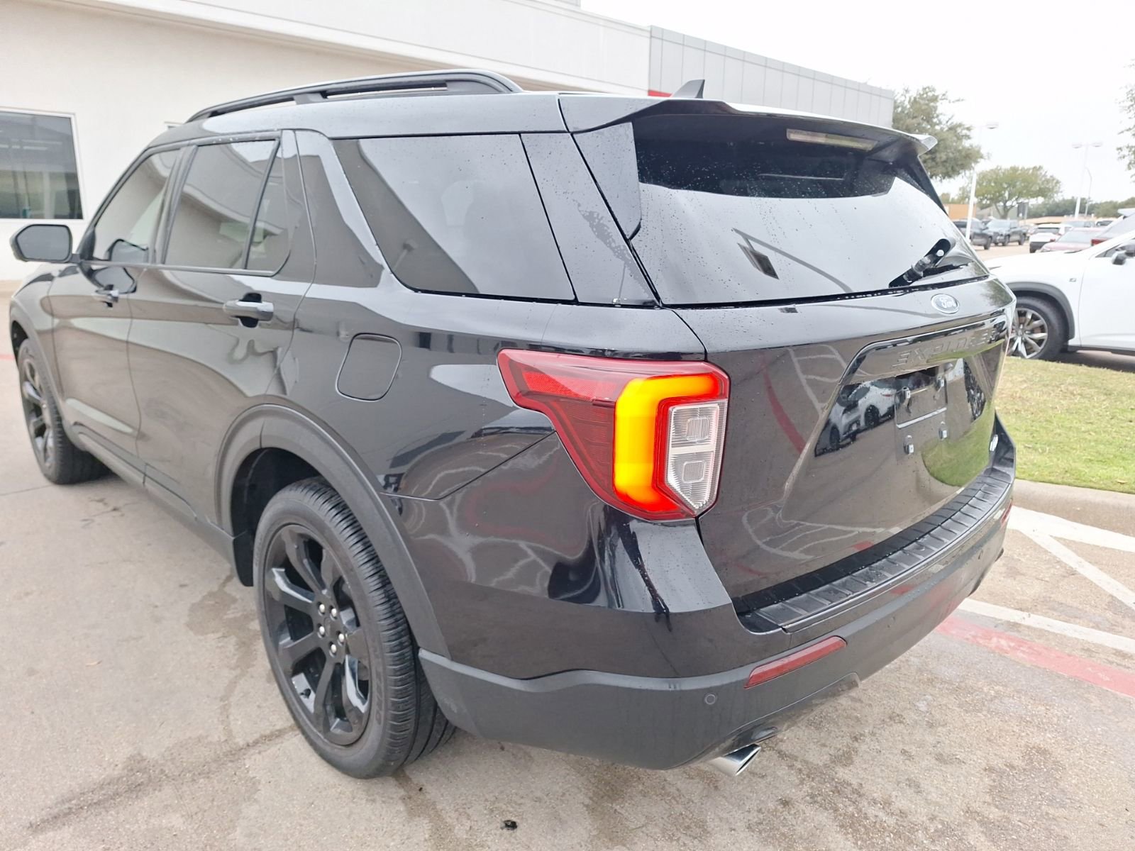 Used 2023 Ford Explorer ST-Line image 4