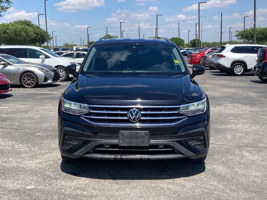 Used 2022 Volkswagen Tiguan SE image 2