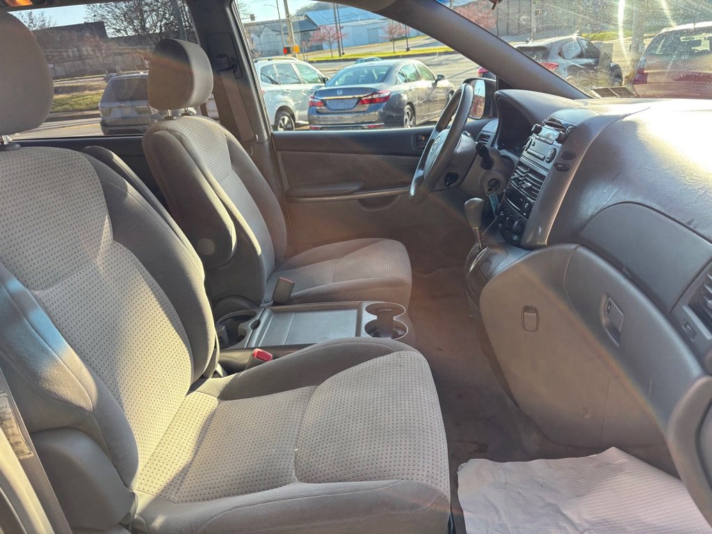 Used 2006 Toyota Sienna CE image 6