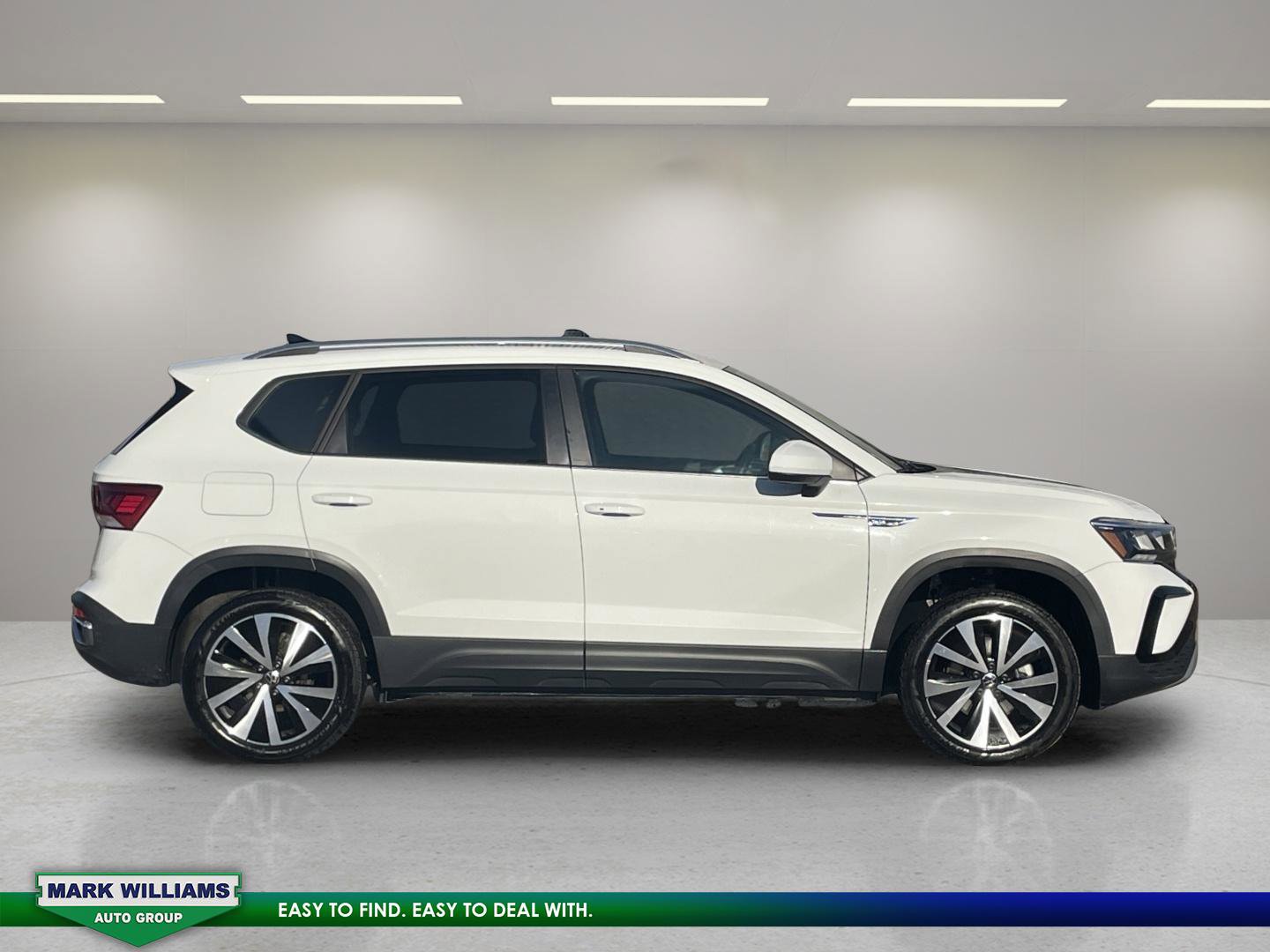 Used 2024 Volkswagen Taos SE image 2