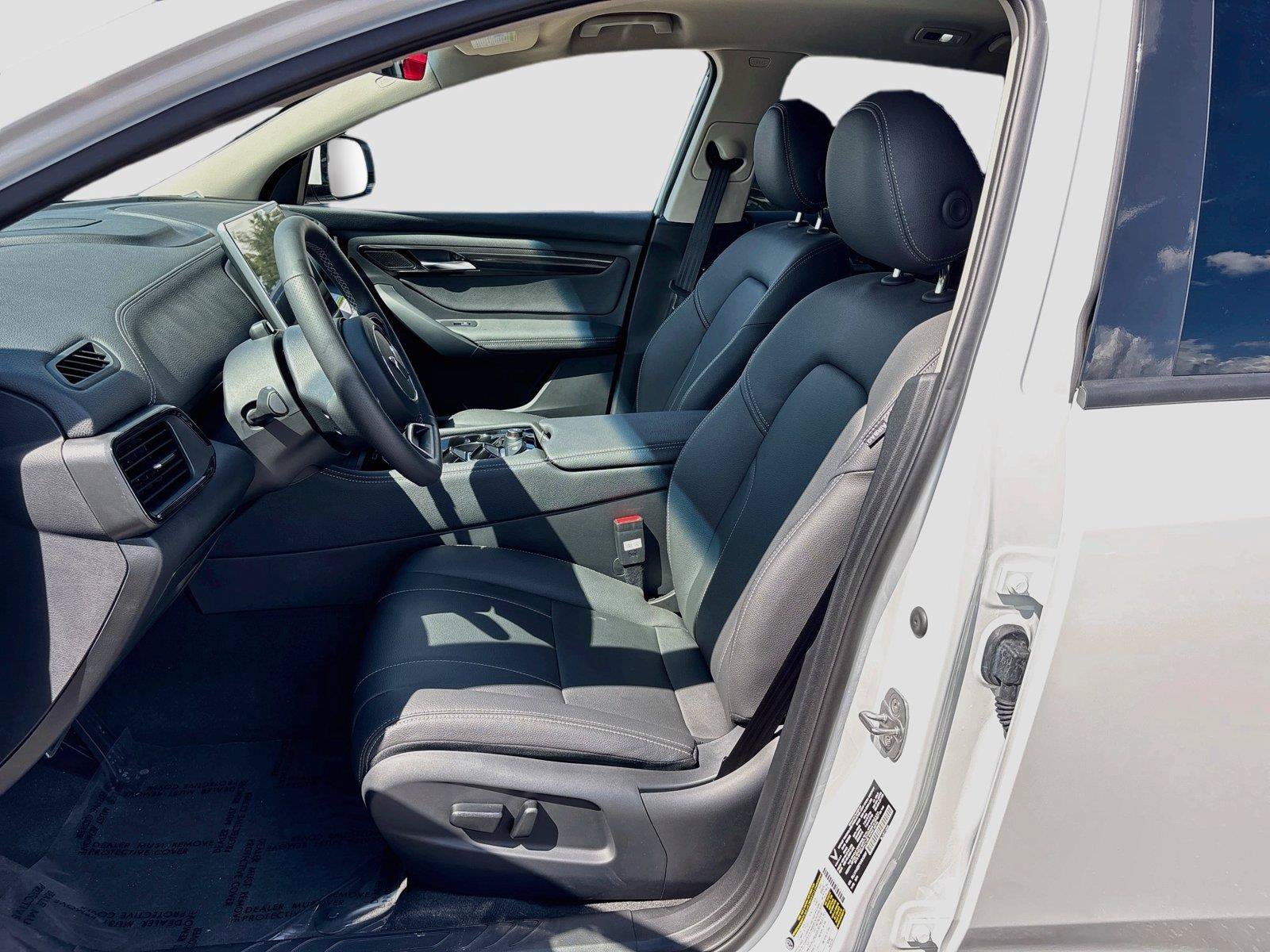 New 2027 VinFast VF 8 Eco AWD/4WD image 20