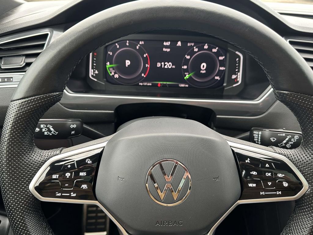 Certified 2024 Volkswagen Tiguan SEL R-Line image 25