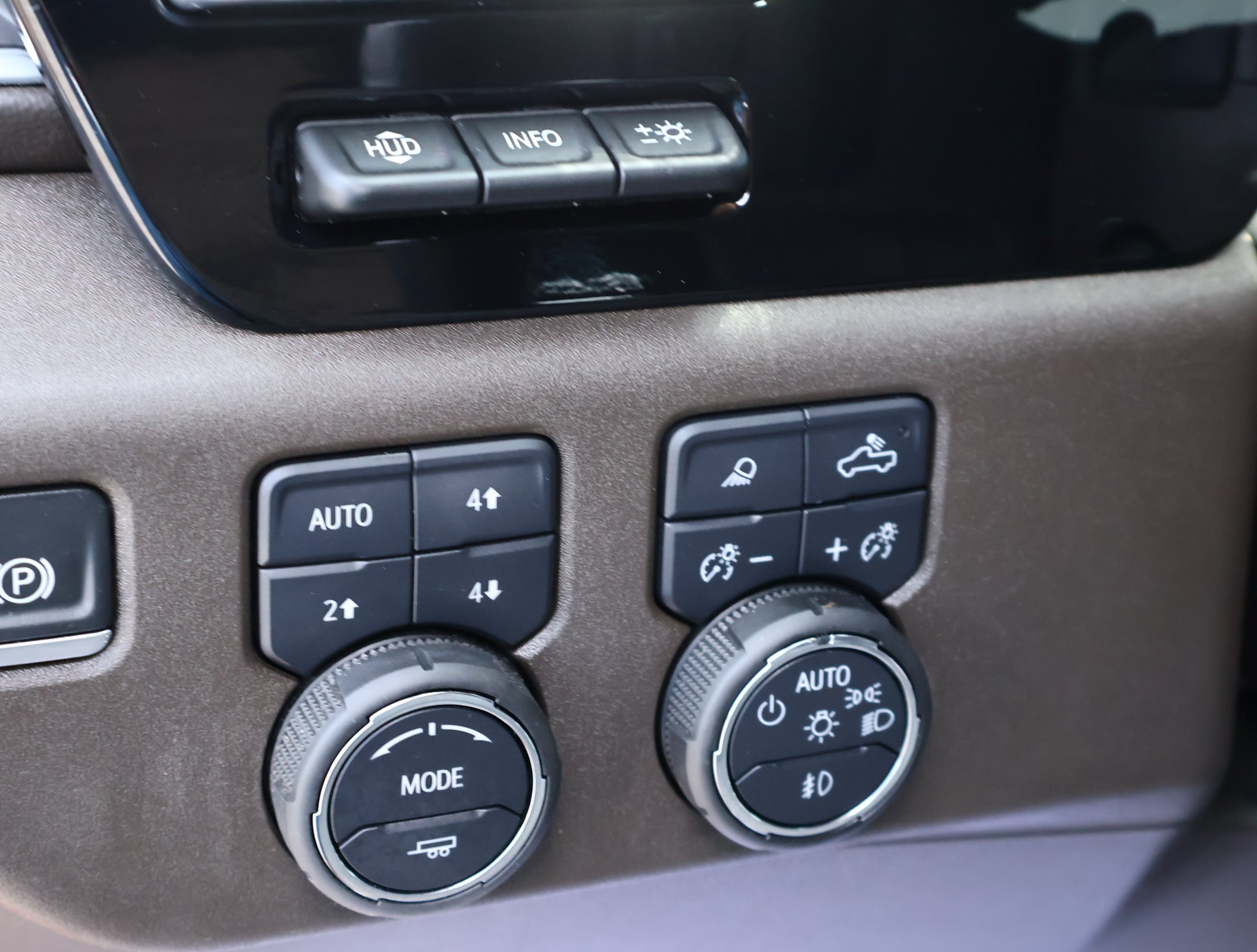Used 2024 Chevrolet Silverado 1500 LTZ w/ LTZ Premium Package AWD/4WD image 13