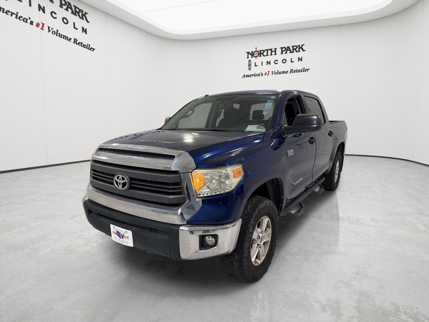 Used 2015 Toyota Tundra SR5 w/ SR5 Upgrade Package RWD image 1