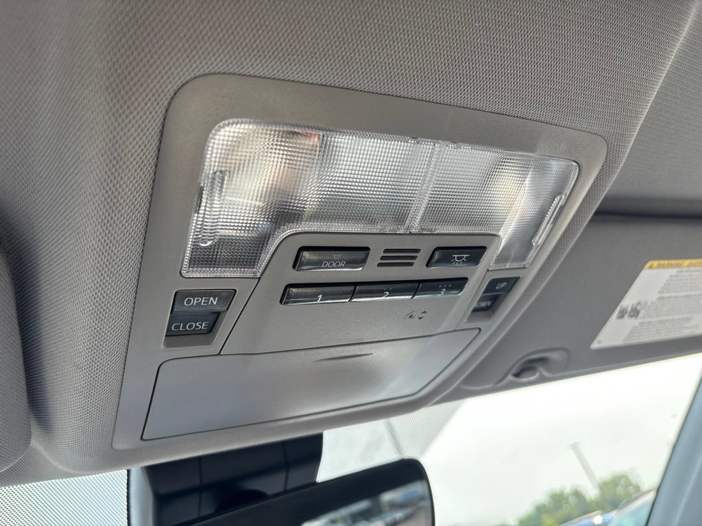 Used 2018 Toyota Highlander XLE AWD/4WD image 23