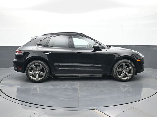 Certified 2025 Porsche Macan AWD/4WD image 24