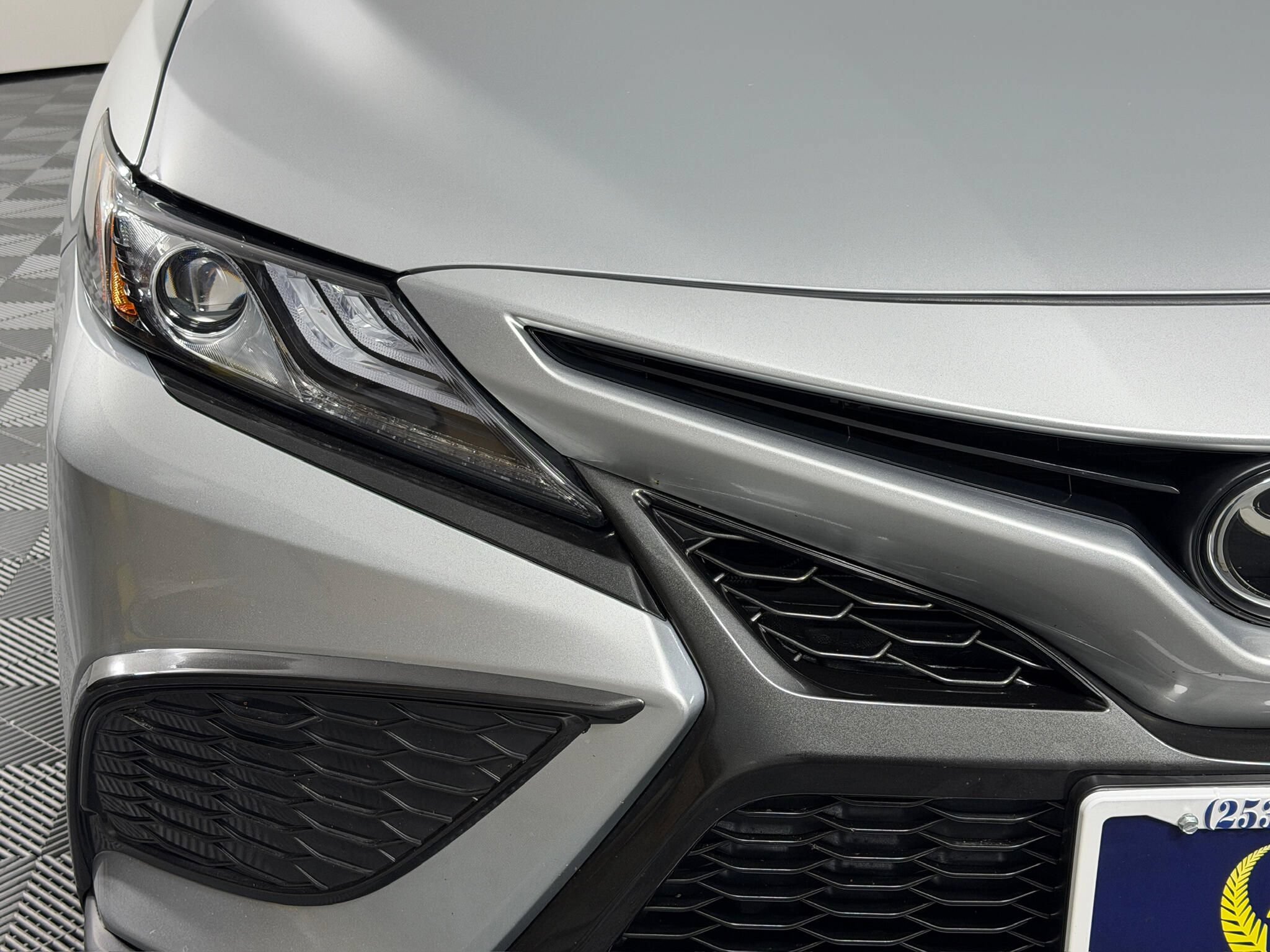 Used 2021 Toyota Camry XSE AWD/4WD image 4