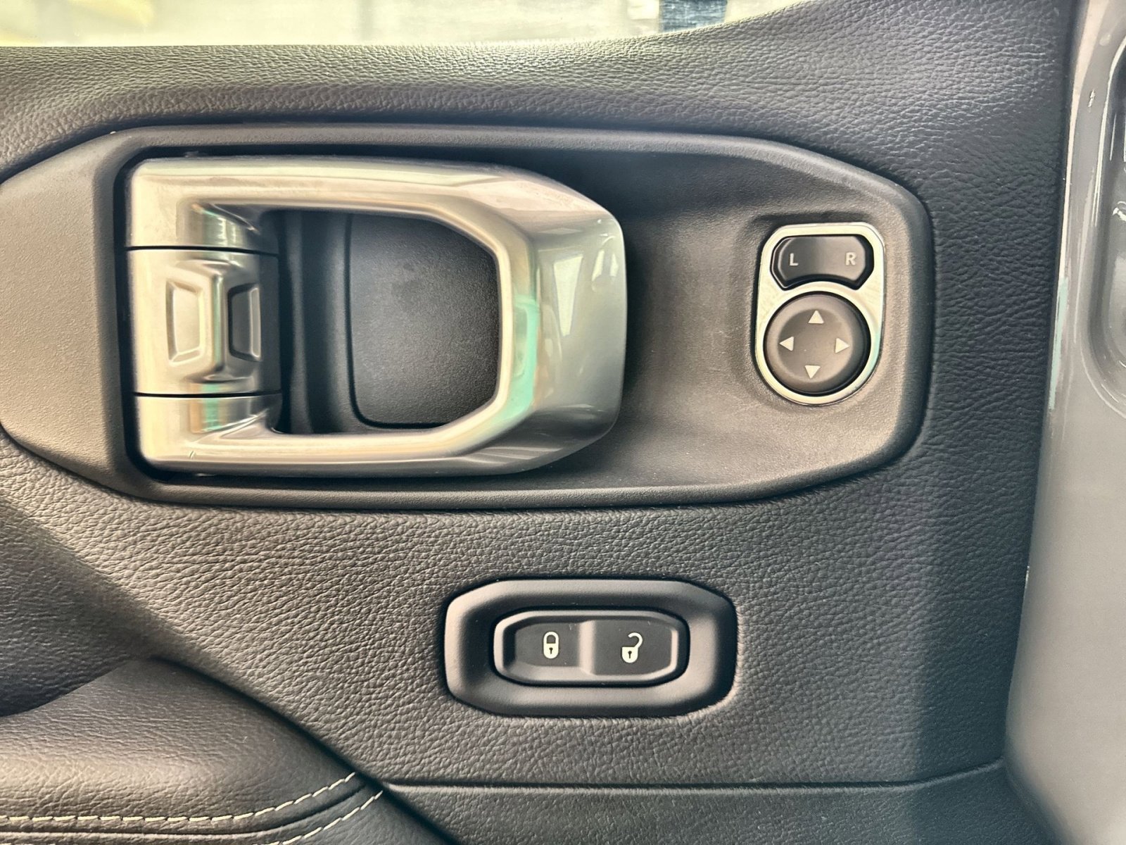 Used 2022 Jeep Wrangler Unlimited Sahara w/ LED Lighting Group image 15