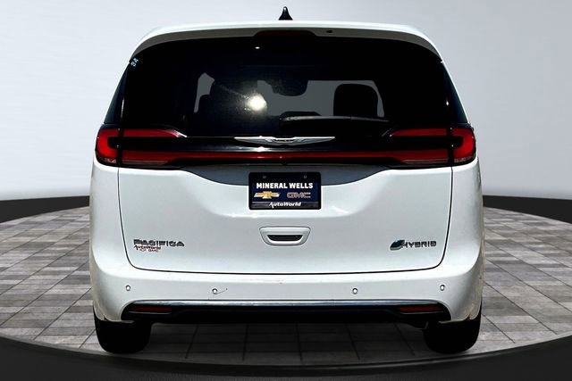 Used 2023 Chrysler Pacifica Limited image 6