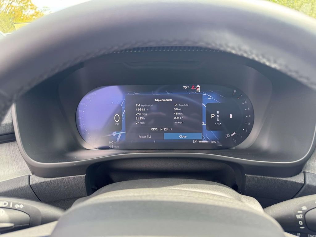 Certified 2025 Volvo XC40 B5 Plus AWD/4WD image 26
